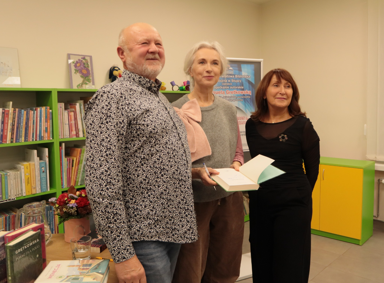 Manuela Gretkowska w słupeckiej bibliotece