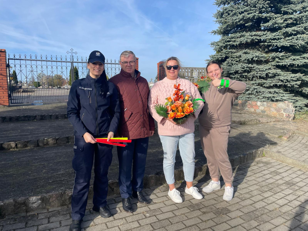 Rozdawali mieszkańcom odblaski