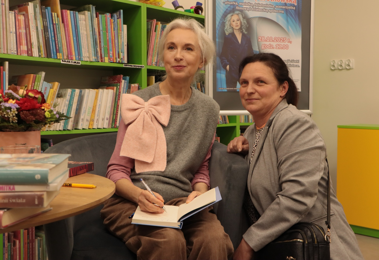 Manuela Gretkowska w słupeckiej bibliotece