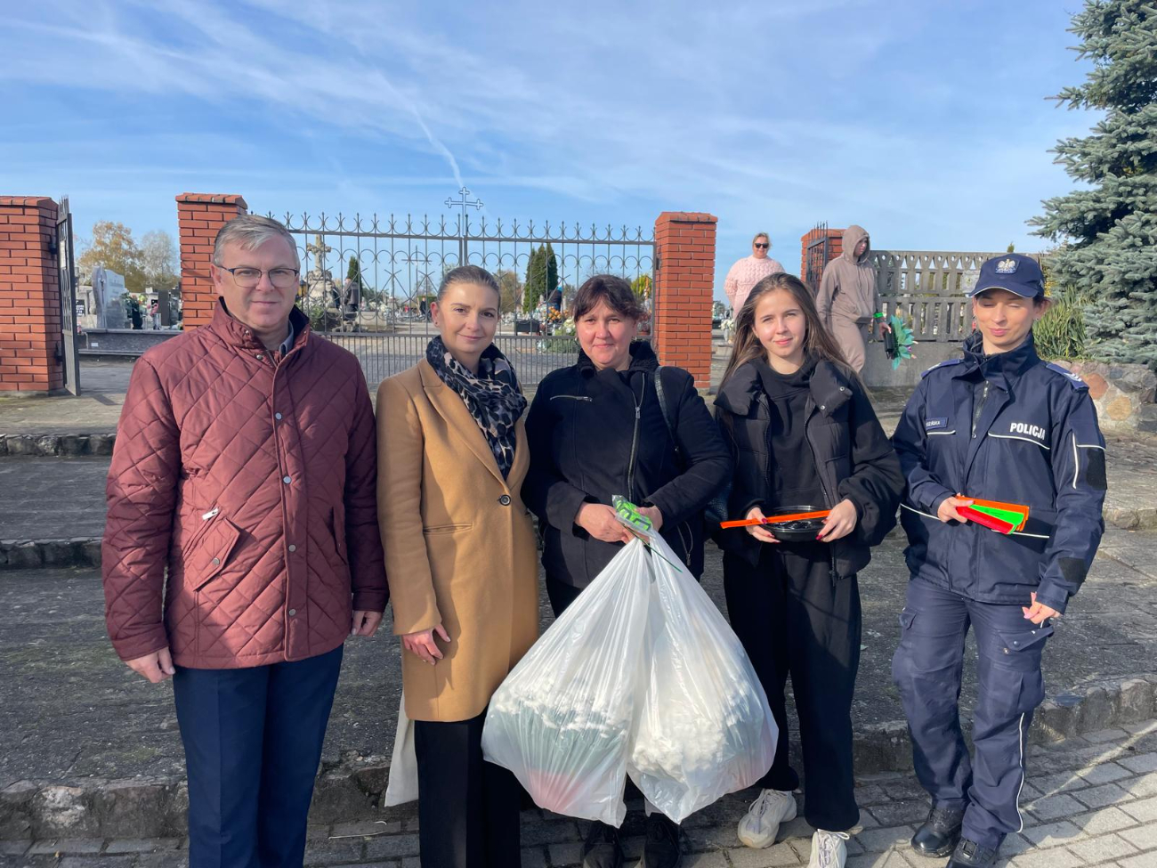 Rozdawali mieszkańcom odblaski