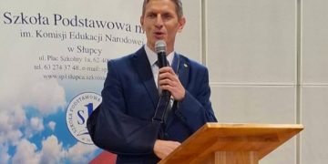 Burmistrz z ręką na temblaku. Co się stało?