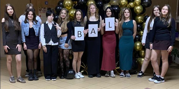 Strzałkowo: Bawiły się trzy pierwsze klasy ZDJĘCIA