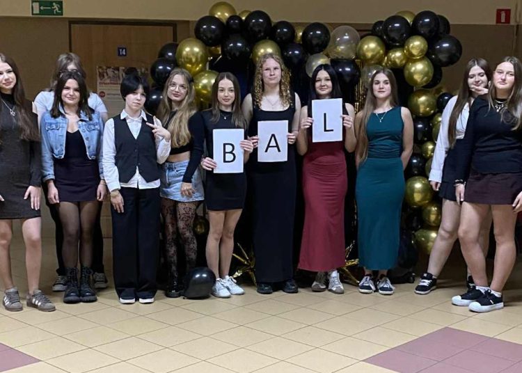 Strzałkowo: Bawiły się trzy pierwsze klasy ZDJĘCIA