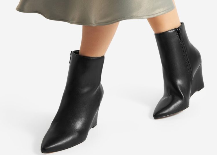 Buty na koturnie – najmodniejsze propozycje na najbliższy sezon