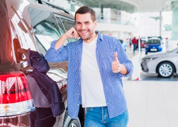 Sportowe auto prosto z Ameryki? Licytuj online i nie martw się o formalności!