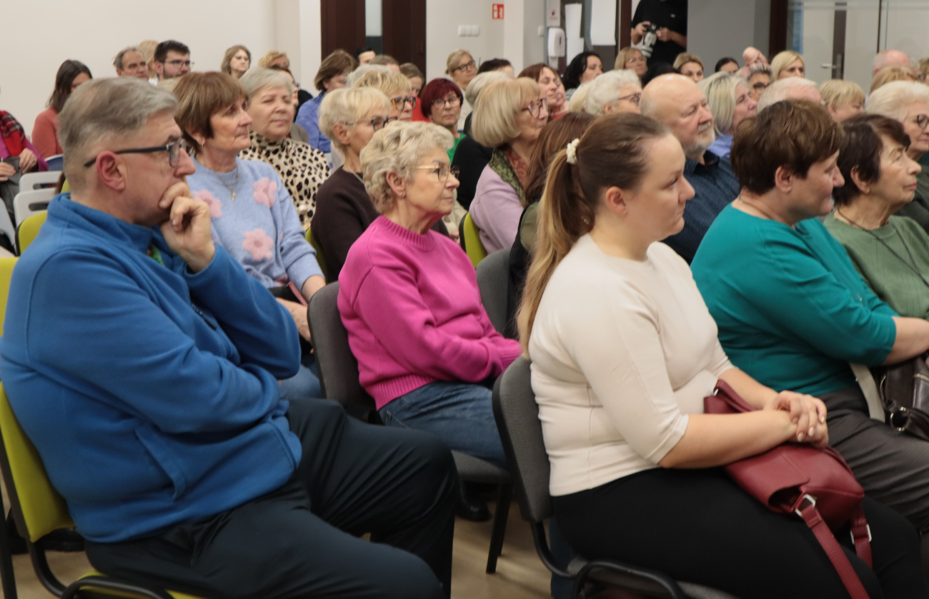Maria Pakulnis w słupeckiej bibliotece