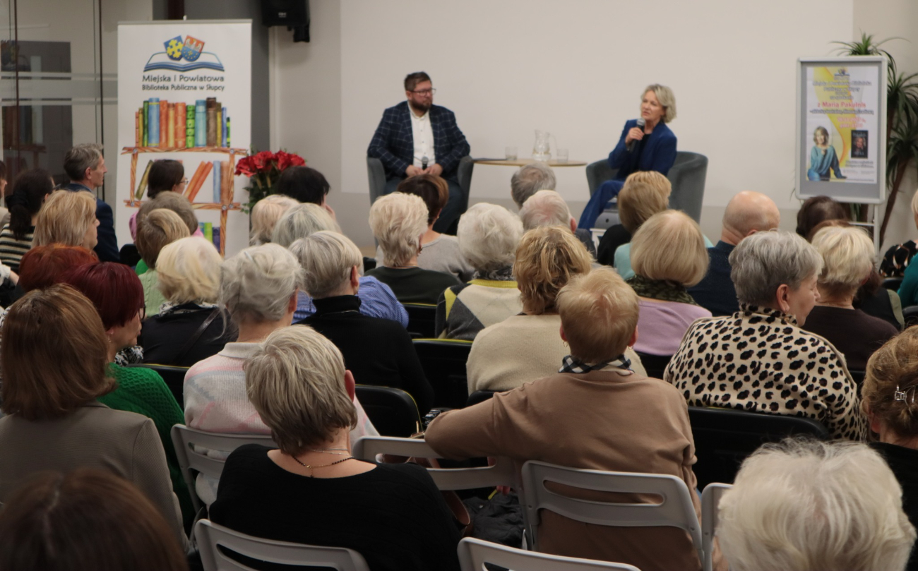 Maria Pakulnis w słupeckiej bibliotece