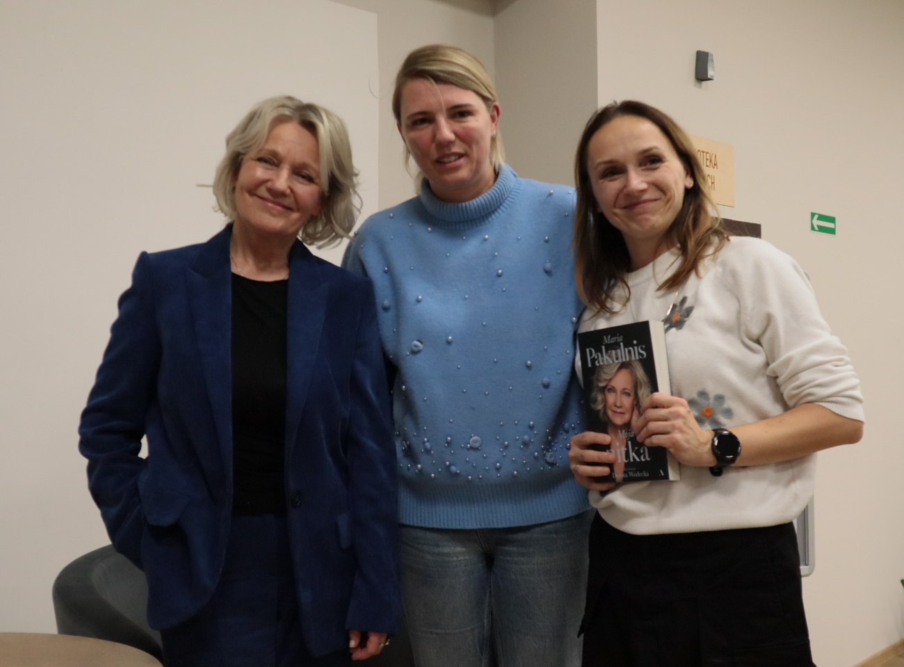 Maria Pakulnis w słupeckiej bibliotece