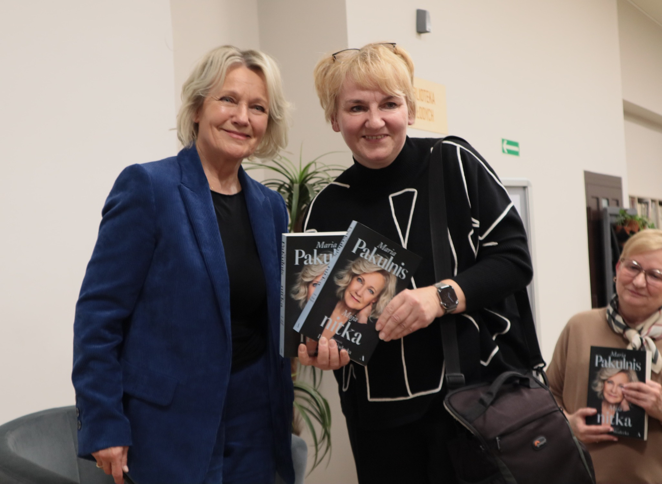 Maria Pakulnis w słupeckiej bibliotece