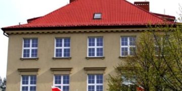 Dyrektor LO komentuje wypowiedź radnego. „Jest krzywdząca dla naszej społeczności”