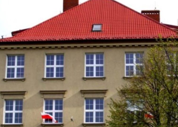 Dyrektor LO komentuje wypowiedź radnego. „Jest krzywdząca dla naszej społeczności”