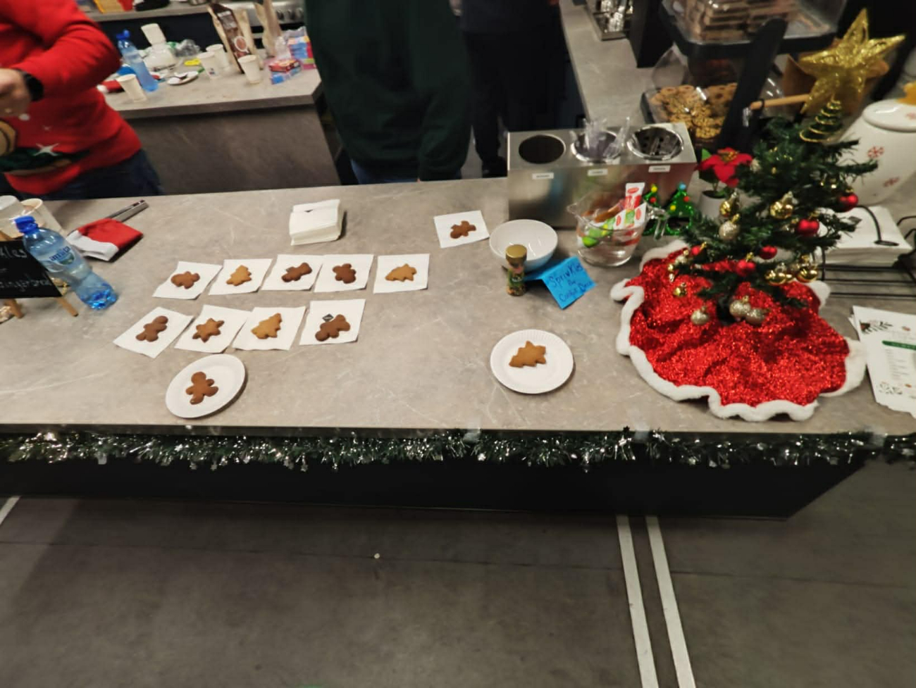 Prezenty, orkiestra i rozświetlona choinka. Tak świętują Amerykanie w bazie