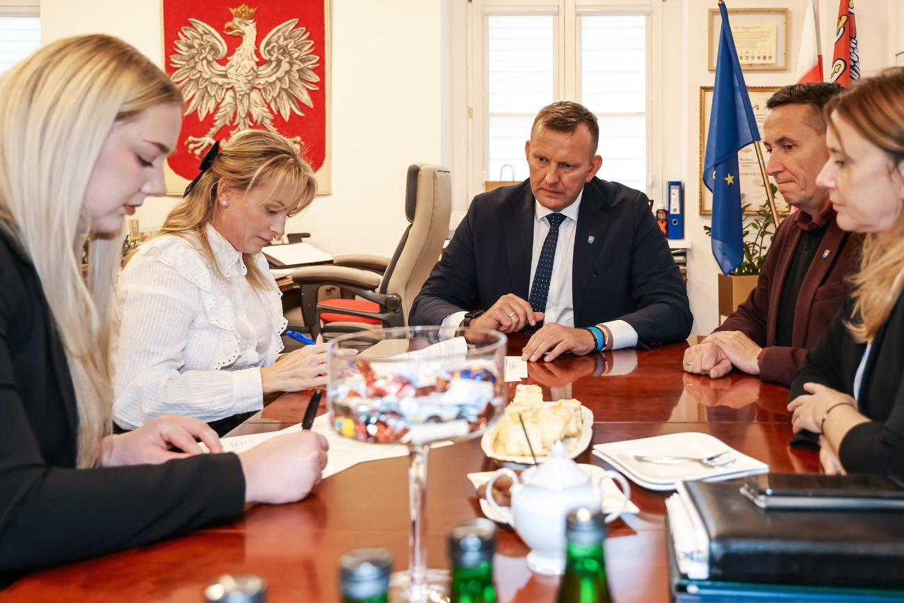 800 zł miesięcznie dla studentek. Umowy podpisane