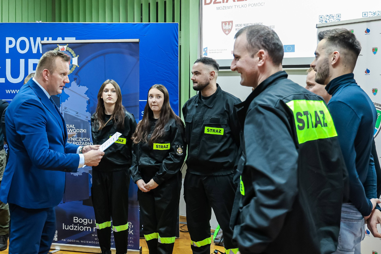 Ukończyli szkolenie, dostali plecaki