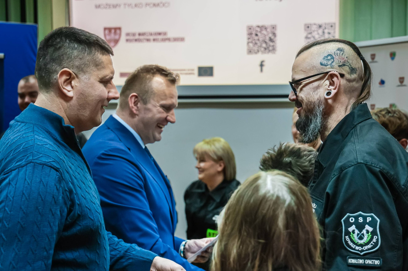 Ukończyli szkolenie, dostali plecaki