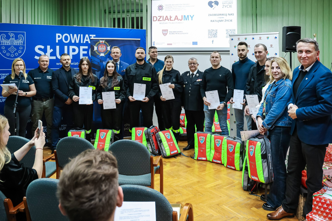 Ukończyli szkolenie, dostali plecaki