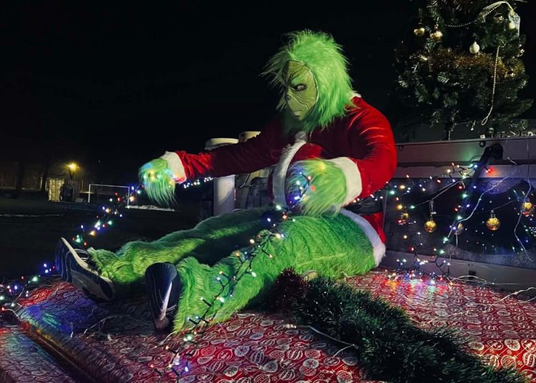 Prezenty, orkiestra i rozświetlona choinka. Tak świętują Amerykanie w bazie