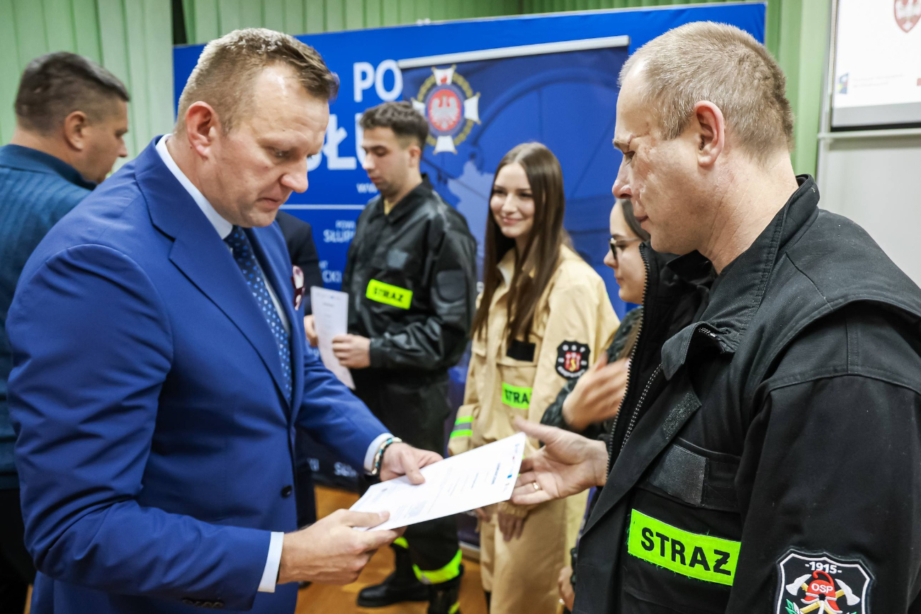 Ukończyli szkolenie, dostali plecaki