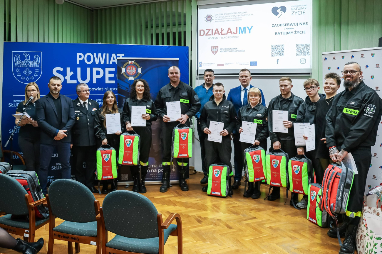 Ukończyli szkolenie, dostali plecaki