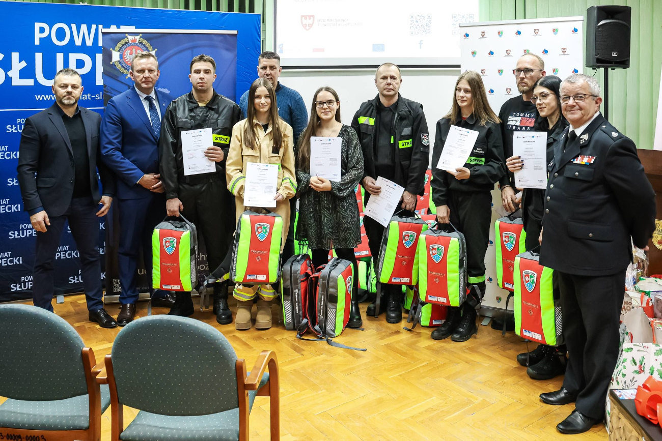 Ukończyli szkolenie, dostali plecaki