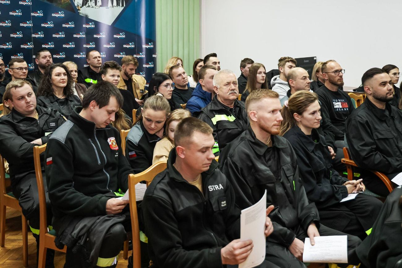 Ukończyli szkolenie, dostali plecaki