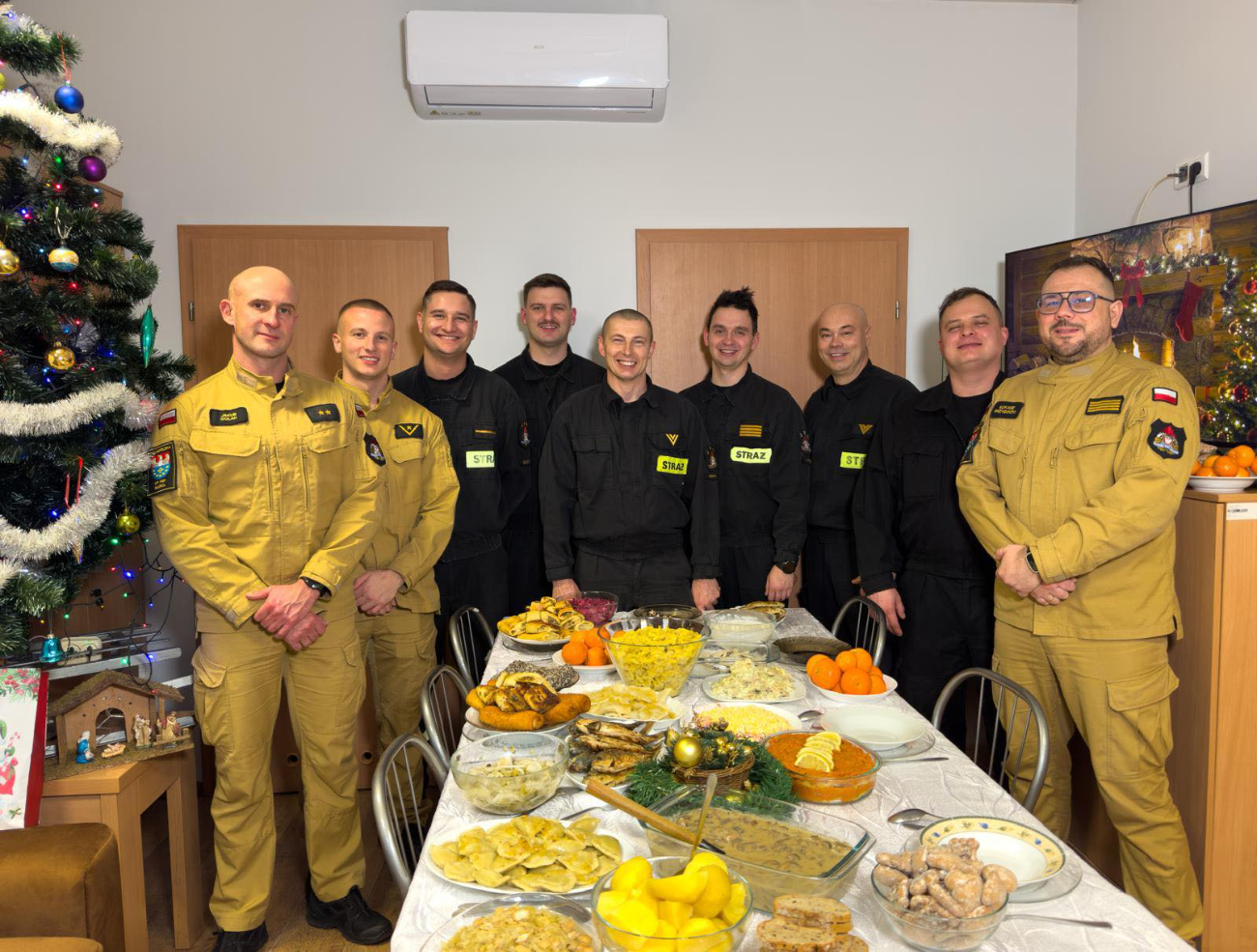 Wigilia na służbie. Strażacy przekazują życzenia