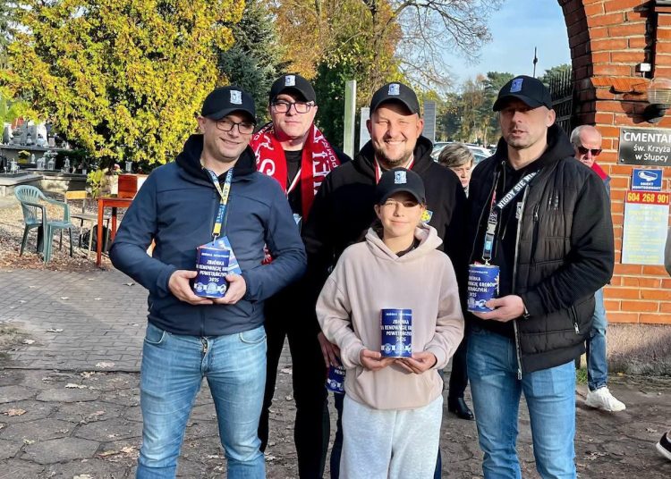 Podliczyli pieniądze zebrane przy cmentarzach. Kwota robi wrażenie