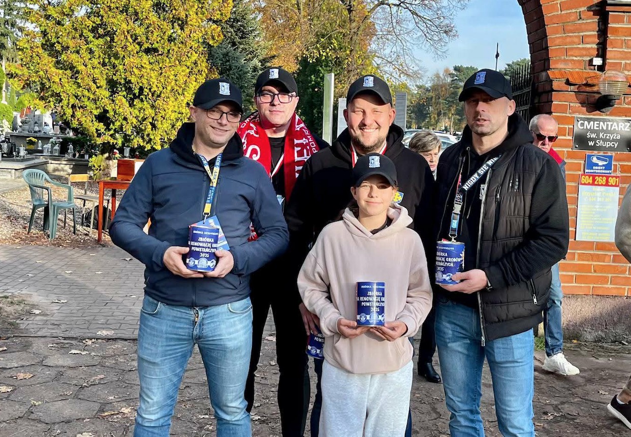 Podliczyli pieniądze zebrane przy cmentarzach. Kwota robi wrażenie