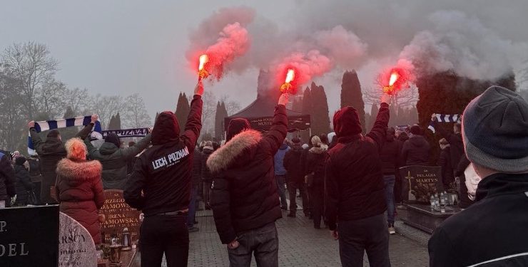 Takiego pogrzebu w Strzałkowie jeszcze nie było. Zobacz film