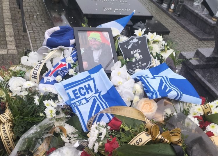 Dlaczego na grobie zabrakło krzyża?