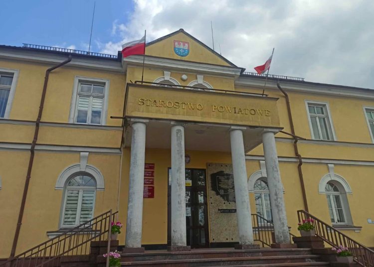 Ponad 100 tysięcy na remont budynku starostwa