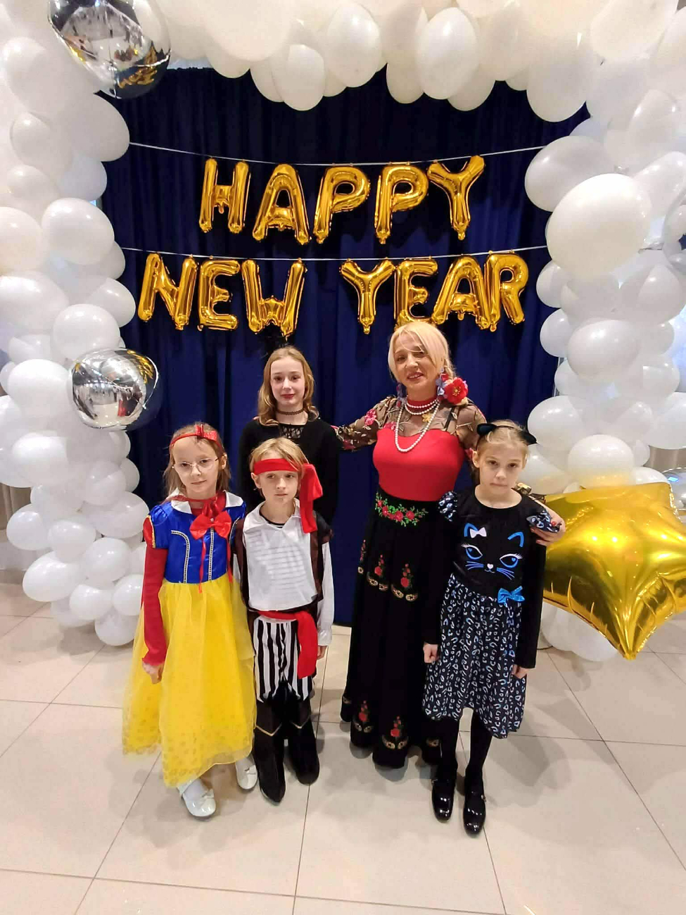 Bal przebierańców w Kornatach. Wspólna zabawa mimo siarczystego mrozu