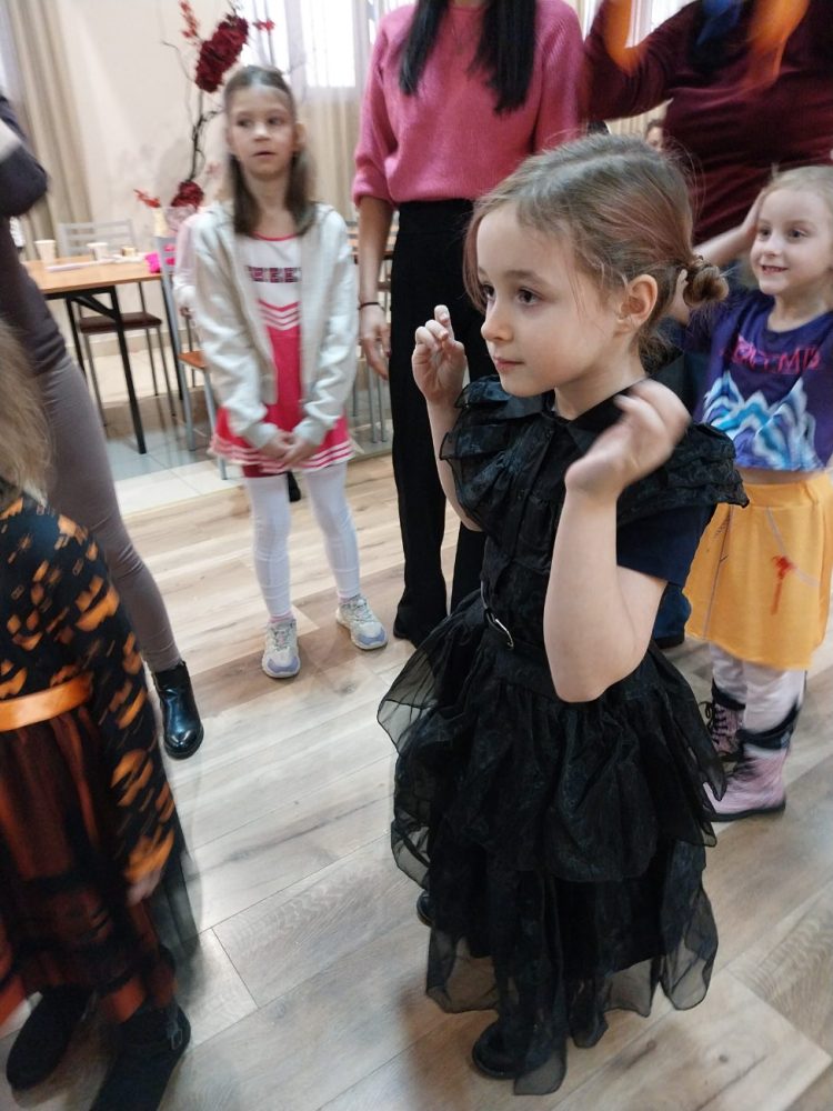 Bal przebierańców w Kornatach. Wspólna zabawa mimo siarczystego mrozu