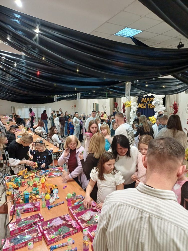 Bal przebierańców w Kornatach. Wspólna zabawa mimo siarczystego mrozu