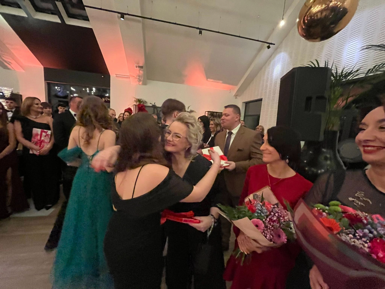 Studniówka LO. Zobacz filmy i zdjęcia