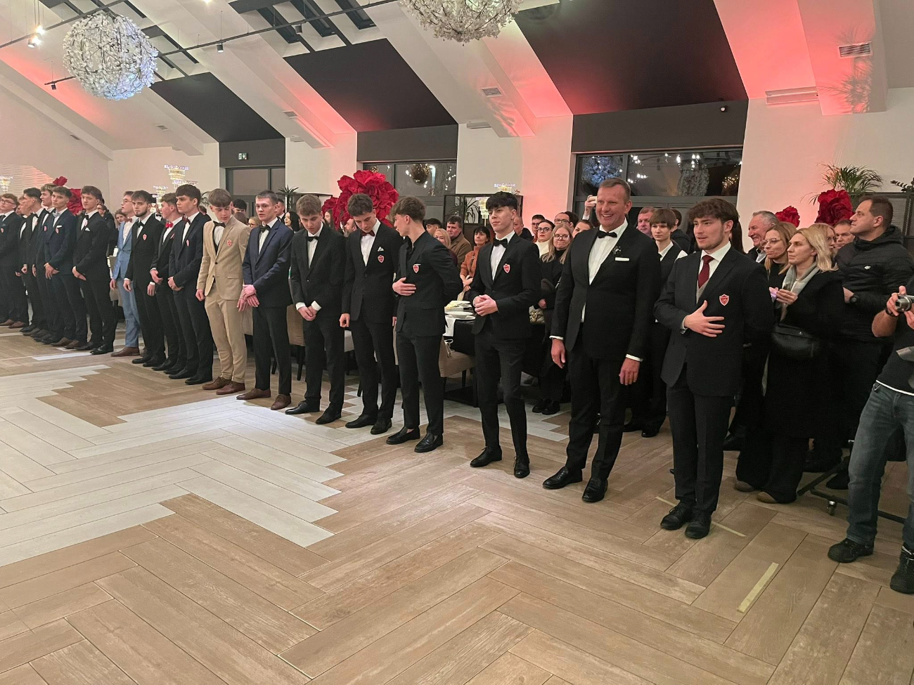 Studniówka LO. Zobacz filmy i zdjęcia