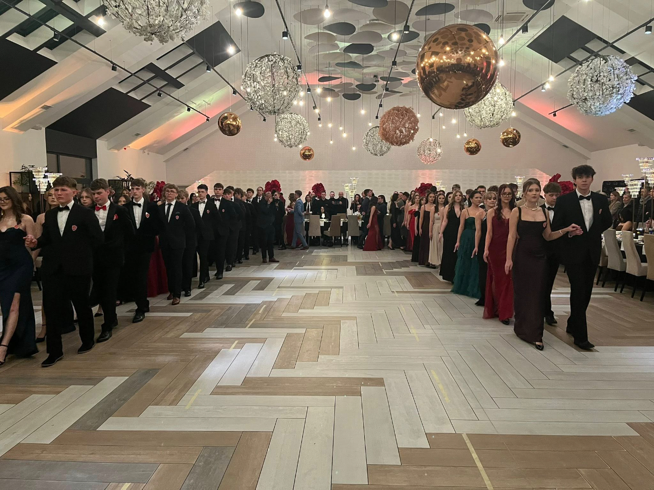 Studniówka LO. Zobacz filmy i zdjęcia