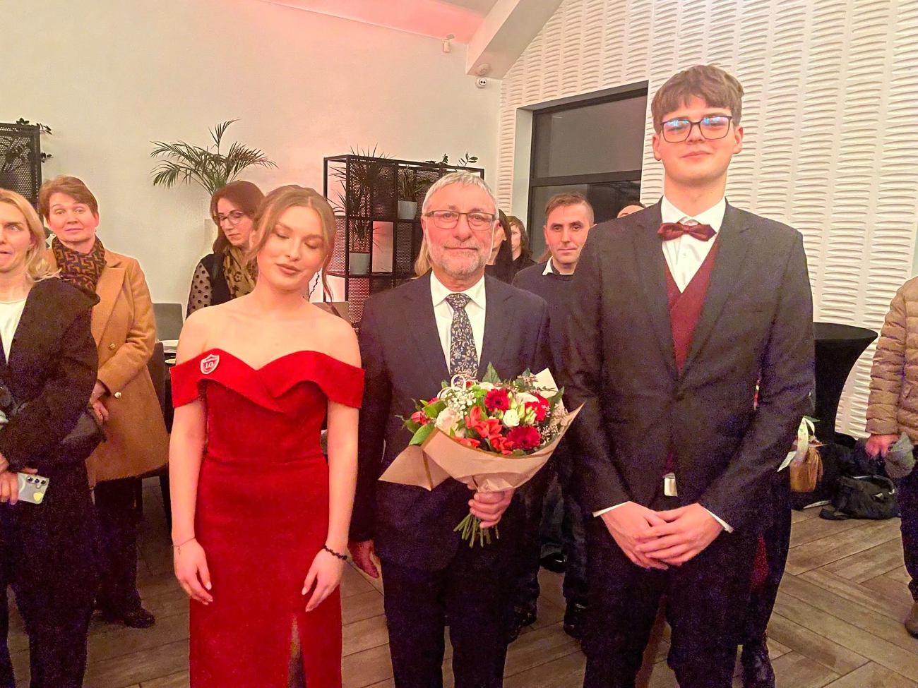 Studniówka LO. Zobacz filmy i zdjęcia