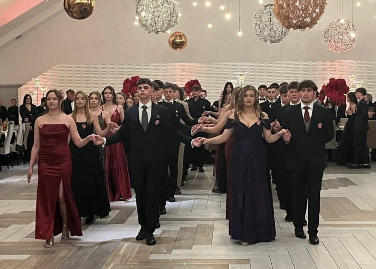 Studniówka LO. Zobacz filmy i zdjęcia