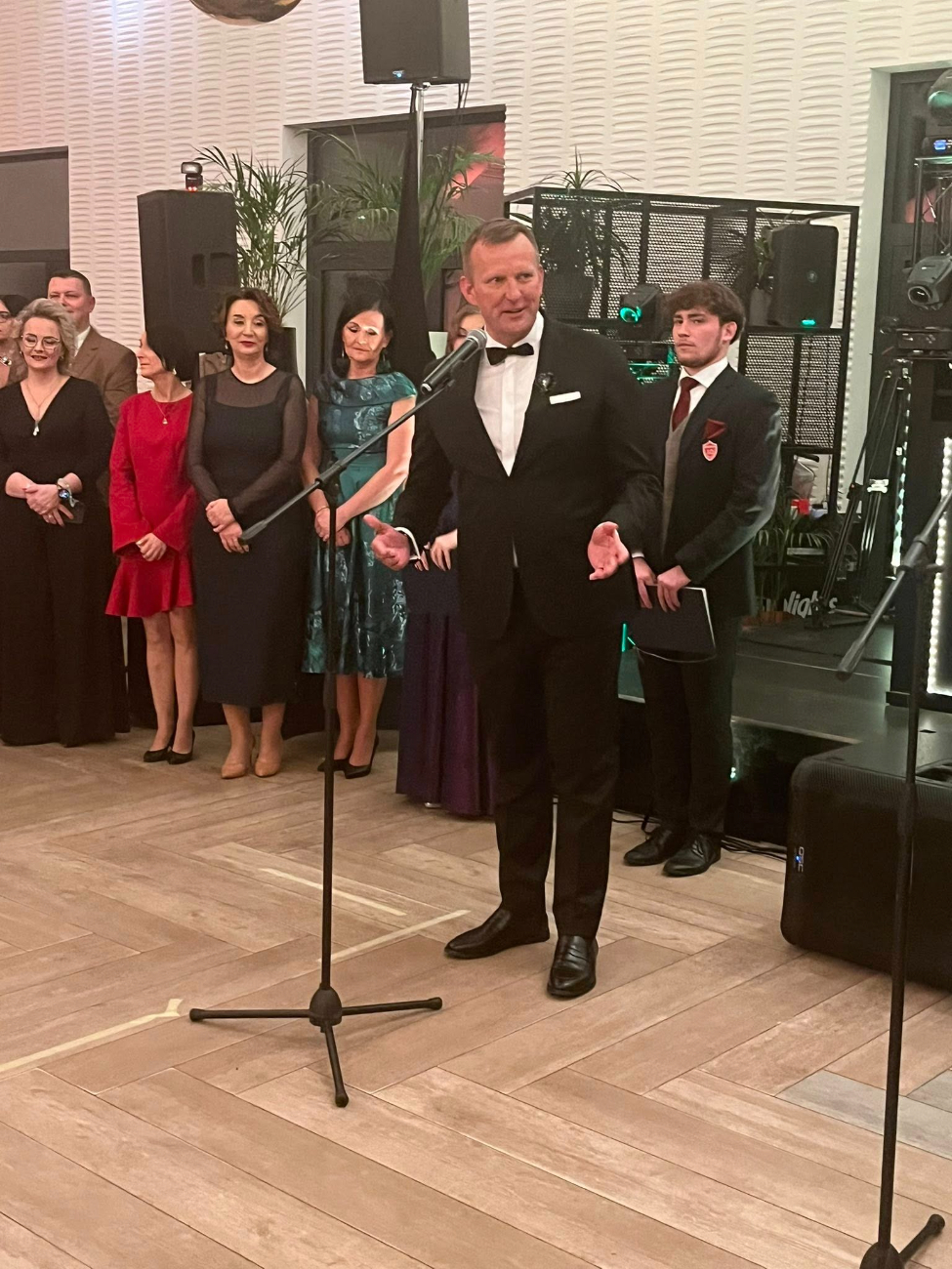 Studniówka LO. Zobacz filmy i zdjęcia