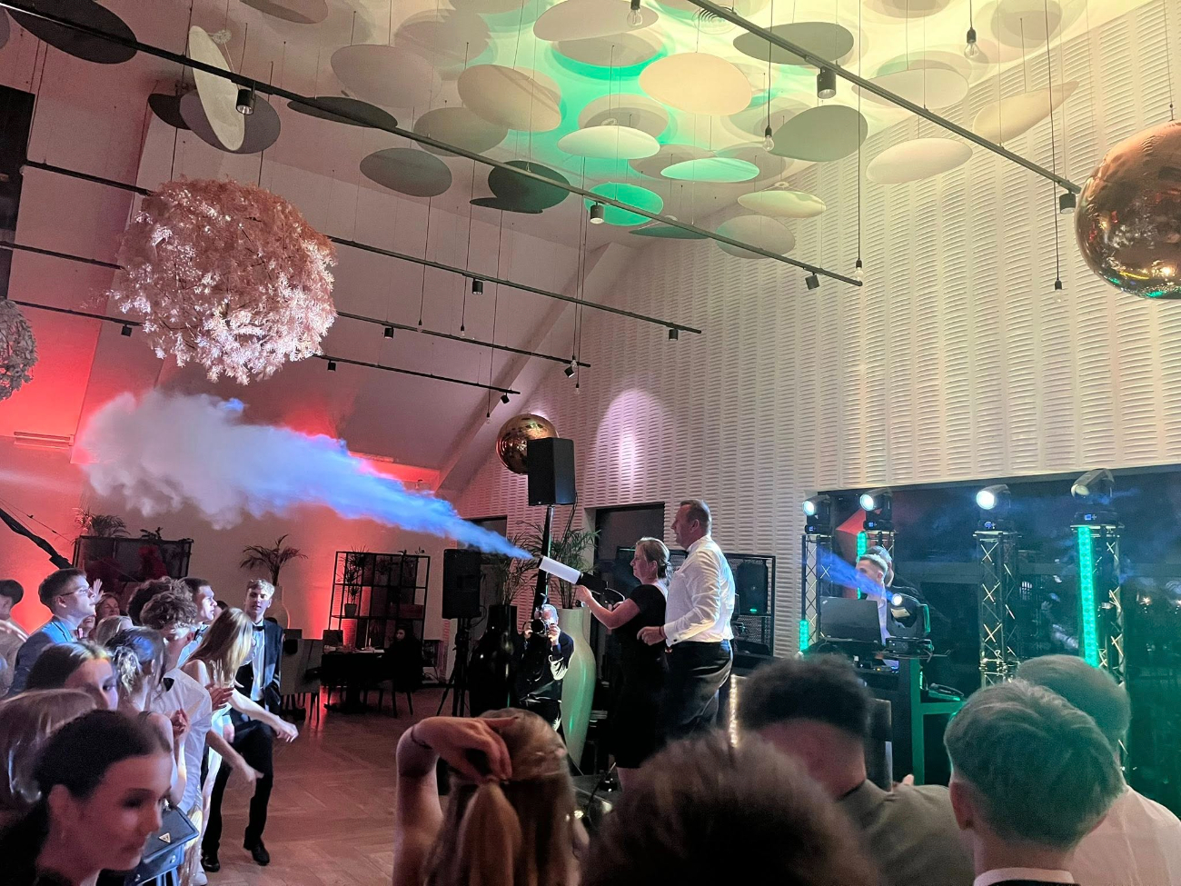 Studniówka LO. Zobacz filmy i zdjęcia