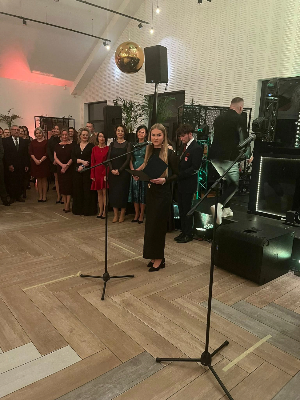 Studniówka LO. Zobacz filmy i zdjęcia