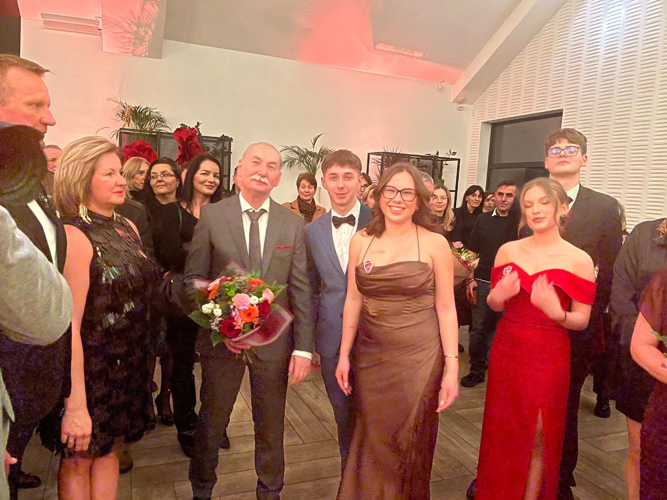 Studniówka LO. Zobacz filmy i zdjęcia