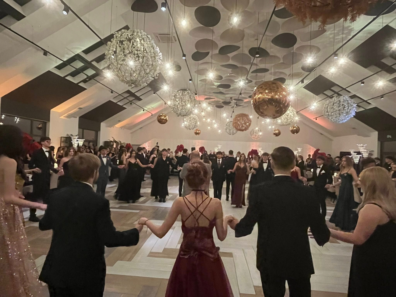 Studniówka LO. Zobacz filmy i zdjęcia