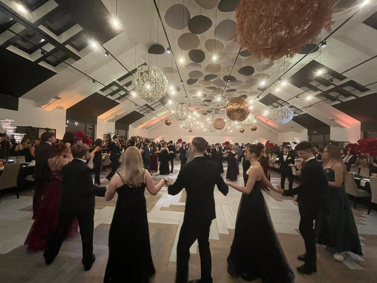 Studniówka LO. Zobacz filmy i zdjęcia