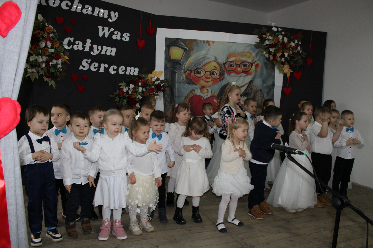 Dla babć i dziadków w Młodojewie