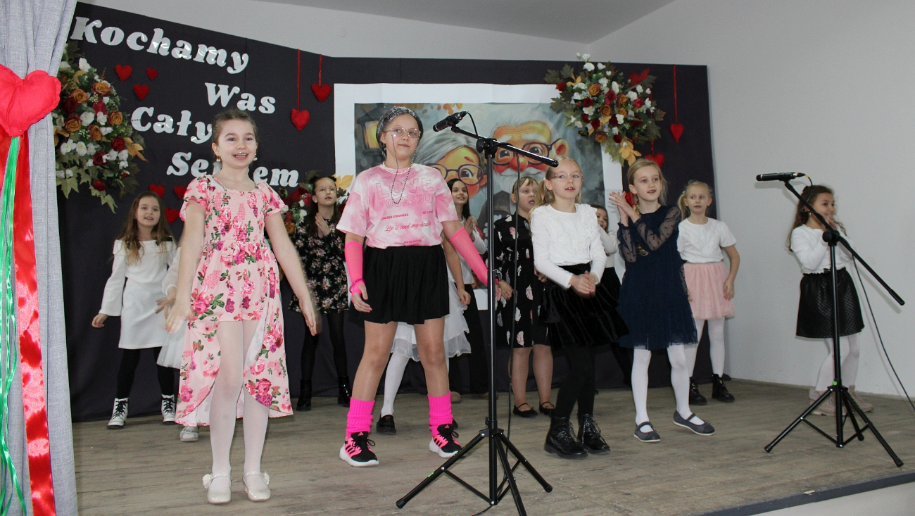 Dla babć i dziadków w Młodojewie