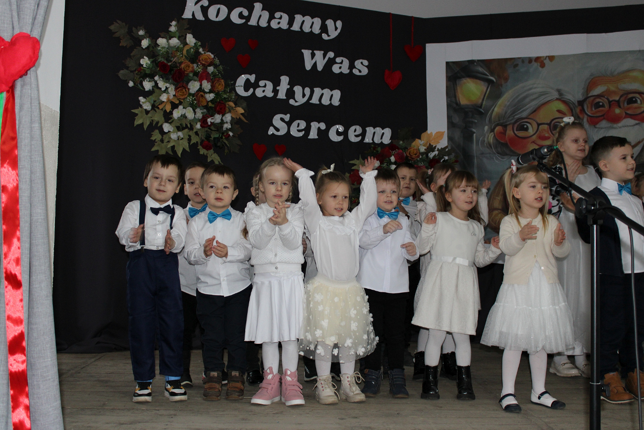 Dla babć i dziadków w Młodojewie