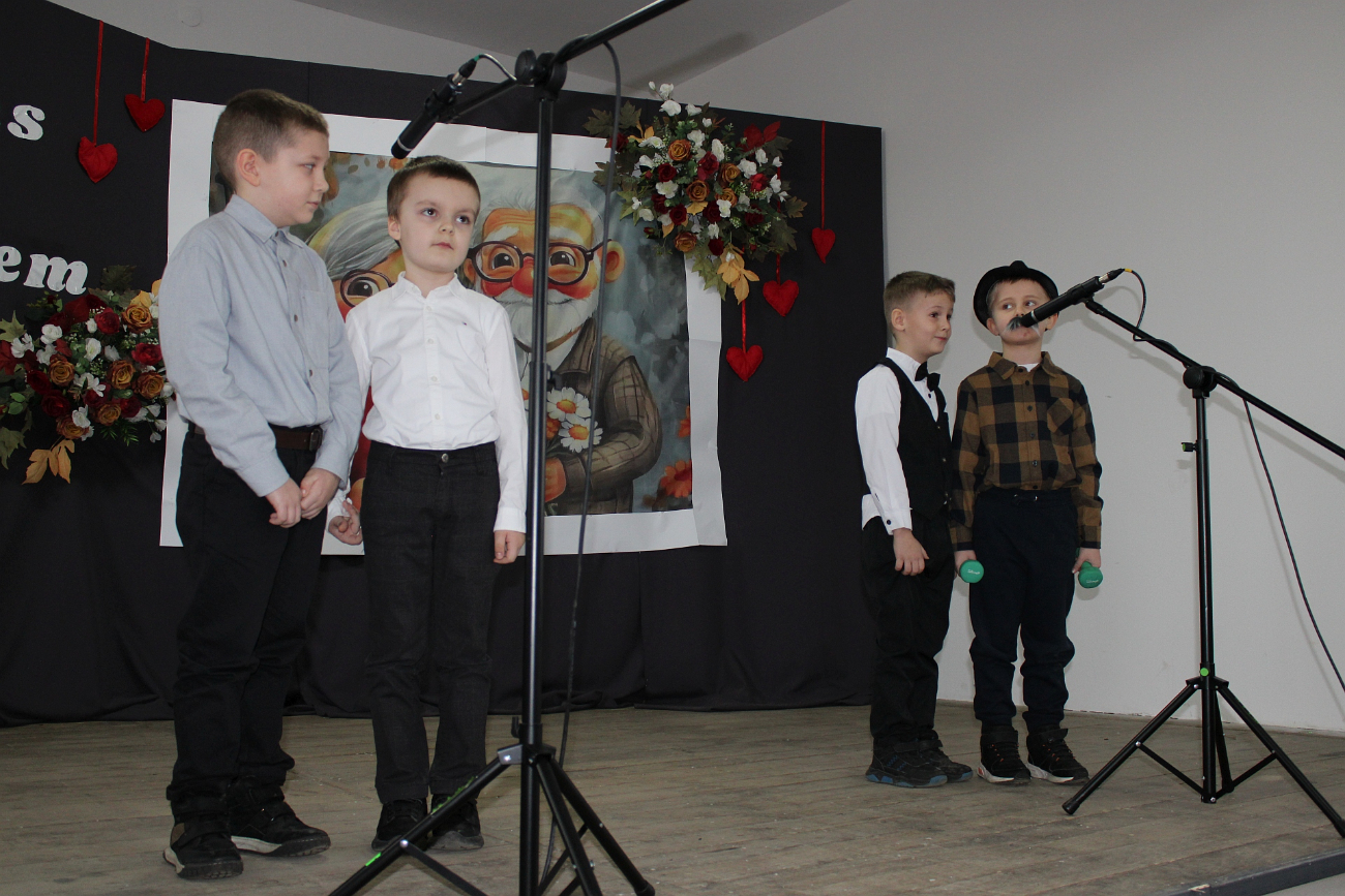 Dla babć i dziadków w Młodojewie