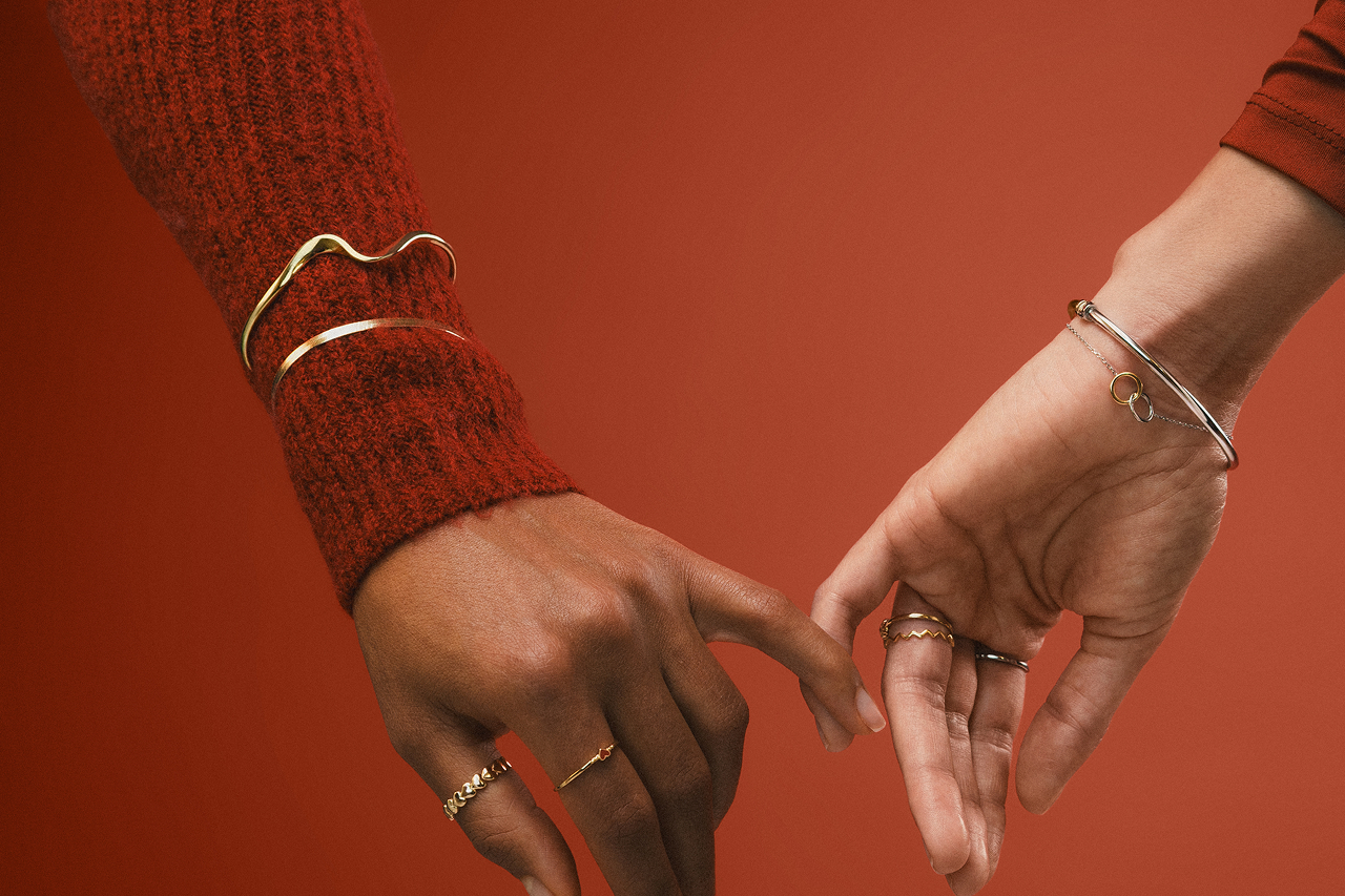 Bransoletki na Walentynki bez banałów – jak wybrać prezent z pomysłem?